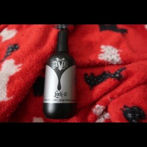 • BRAND NEW KAT VON D LOCK IT SETTING SPRAY •